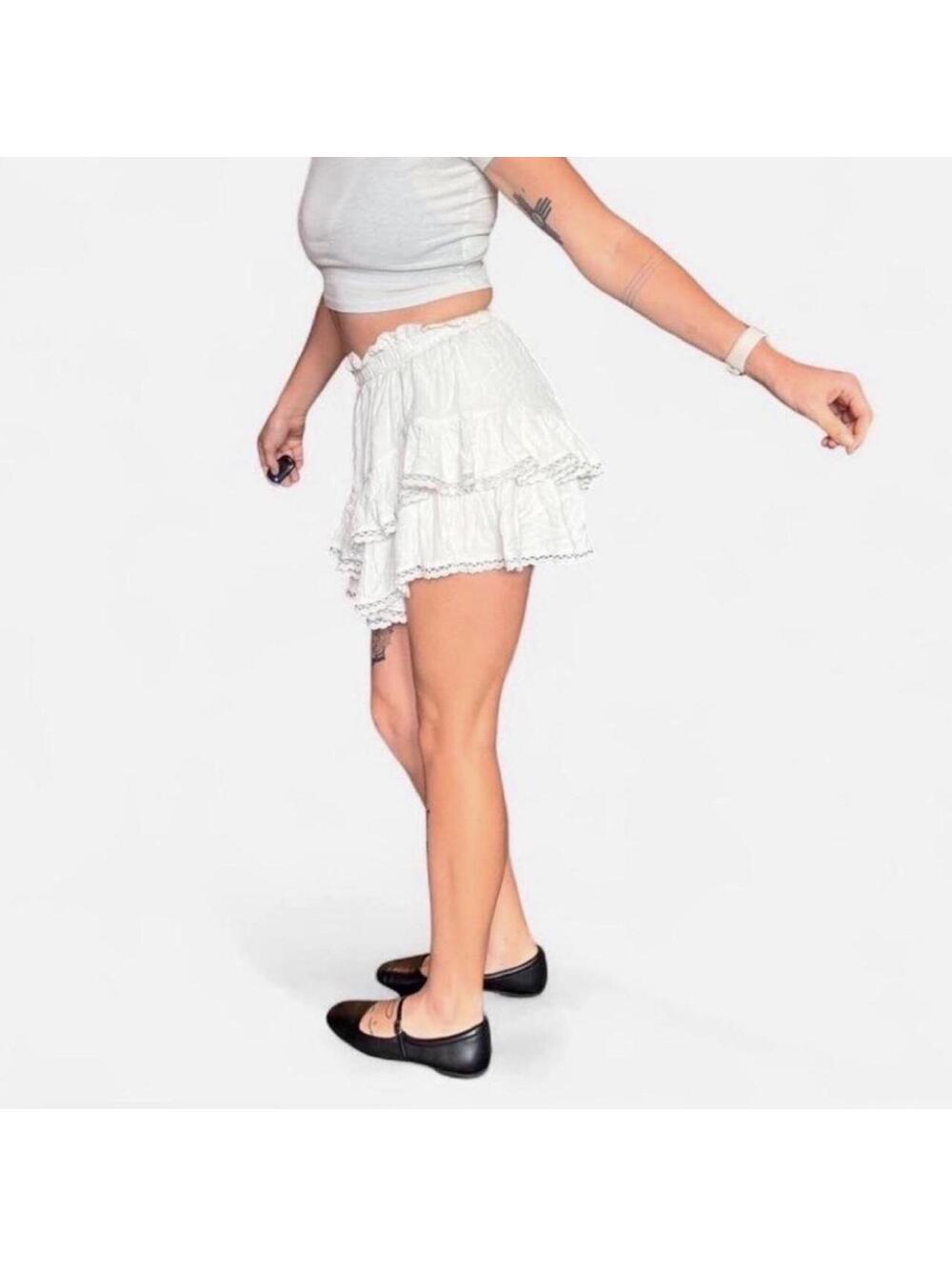 White ruffled skirt with lace trim #boho
